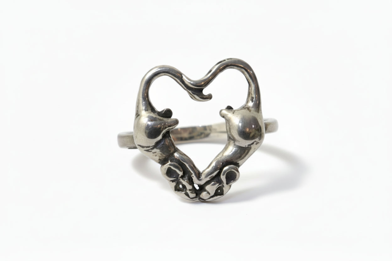 rats in the shape of a heart ring